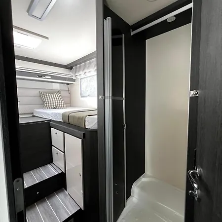 New Campers, Full Grazing, Hit Apartment *